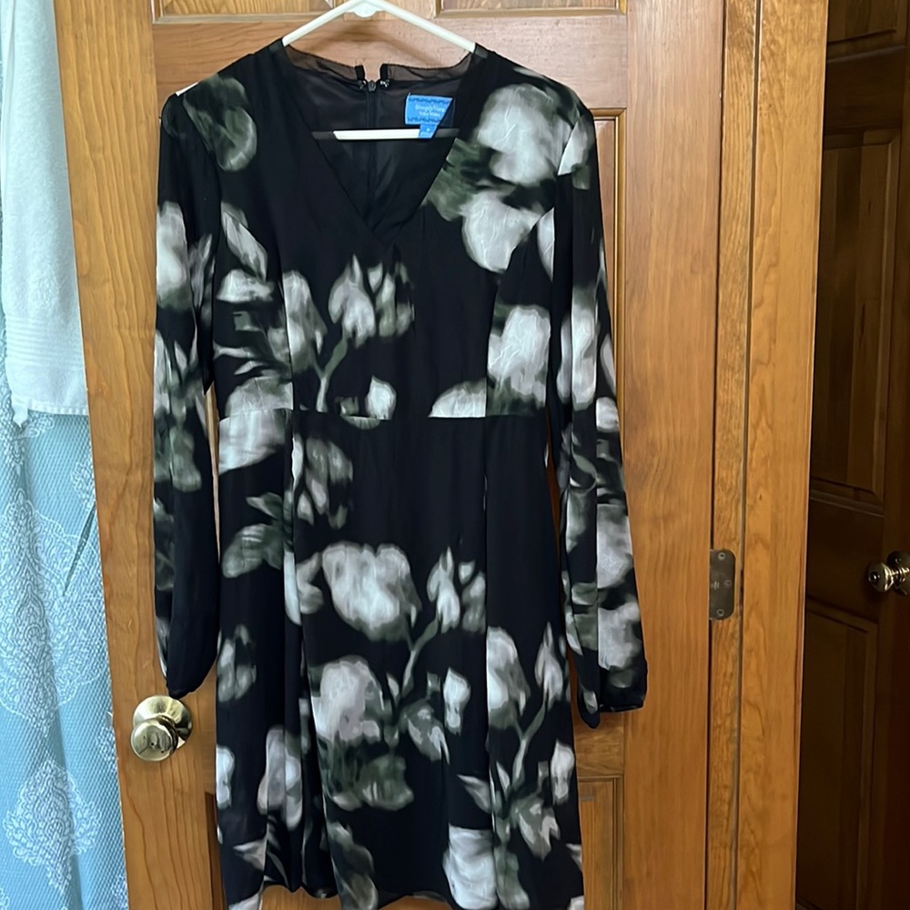 Vera wang. Long sleeve dress size 8 new without tags